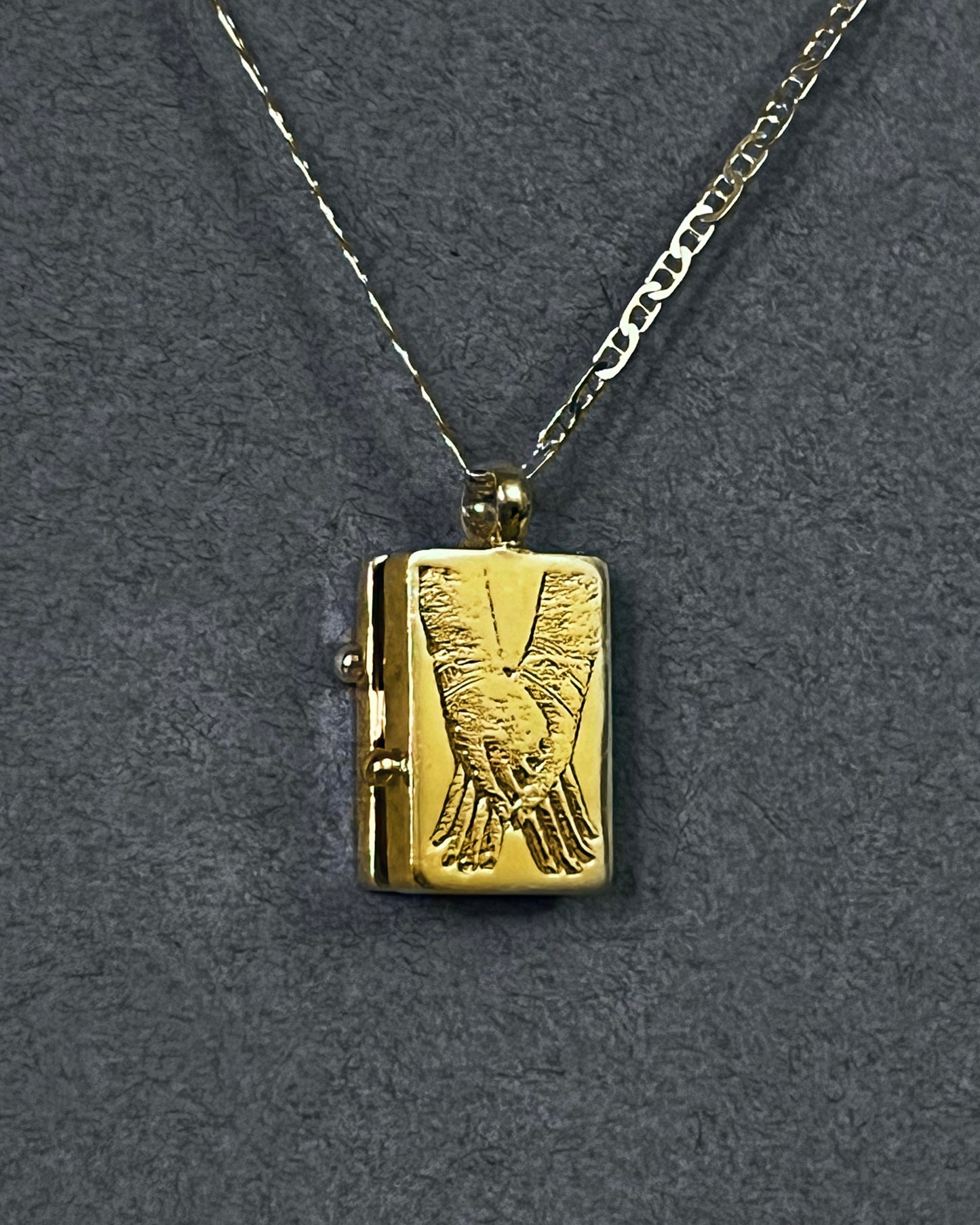 DEVOTION LOCKET GOLD VERMEIL