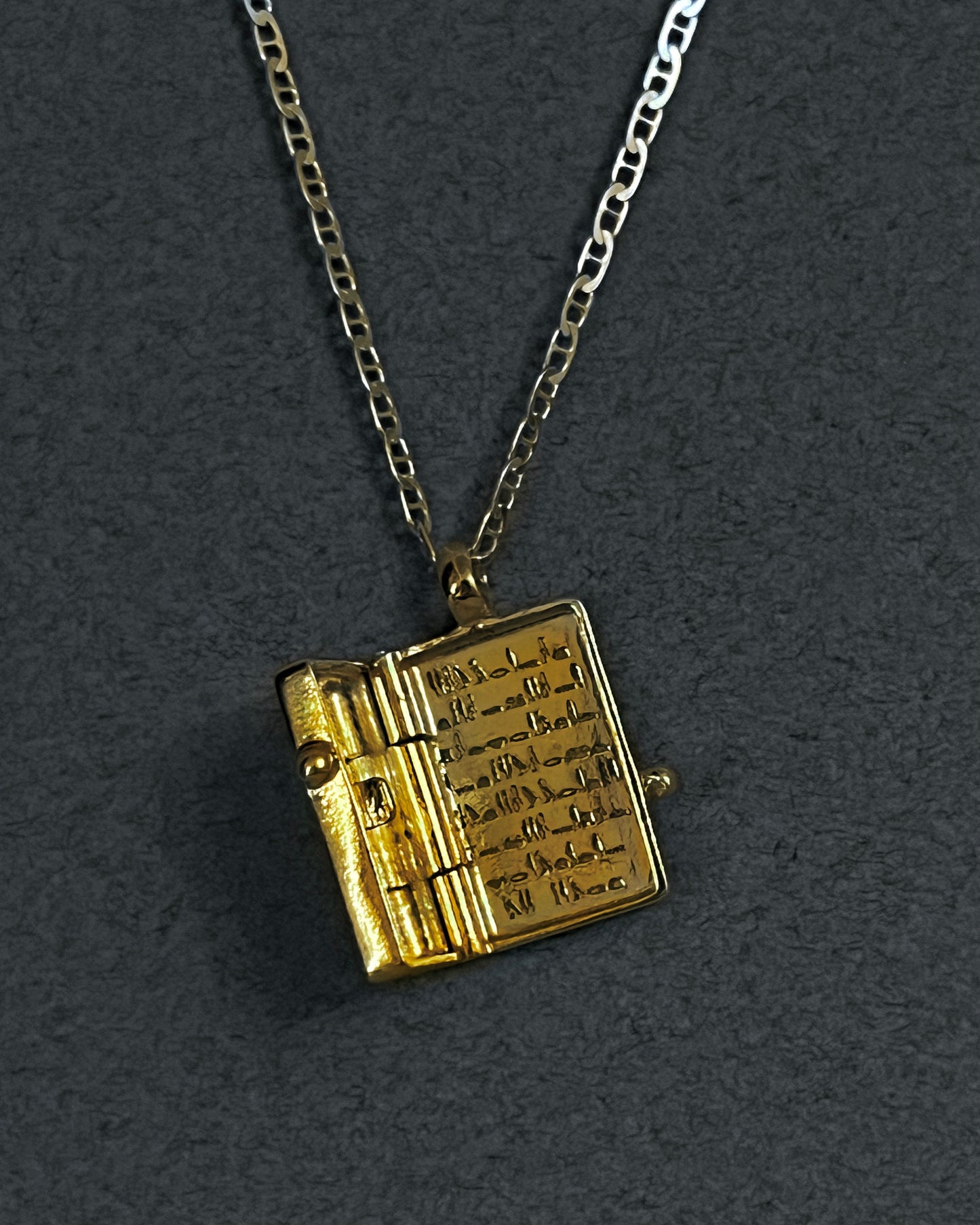 DEVOTION LOCKET GOLD VERMEIL