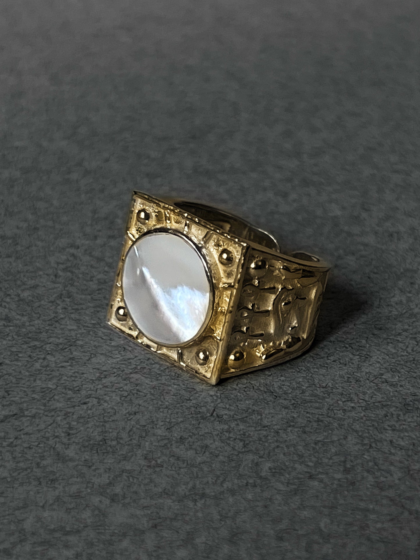 MASTERPIECE MOTHER OF PEARL RING | GOLD VERMEIL