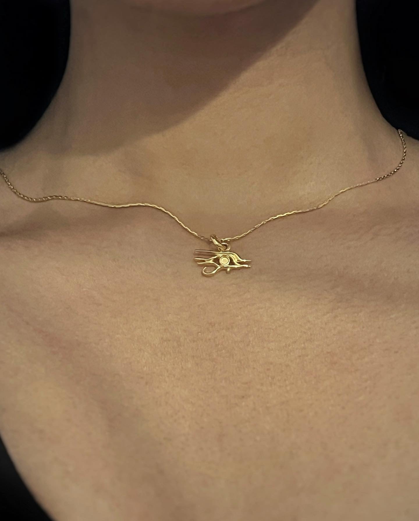 MINIMALIST HORUS EYES NECKLACE | GOLD VERMEIL