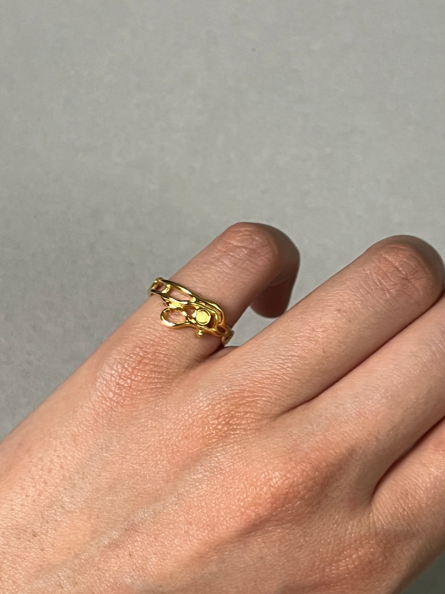 PINKY SIGNATURE HORUS RING | GOLD VERMEIL