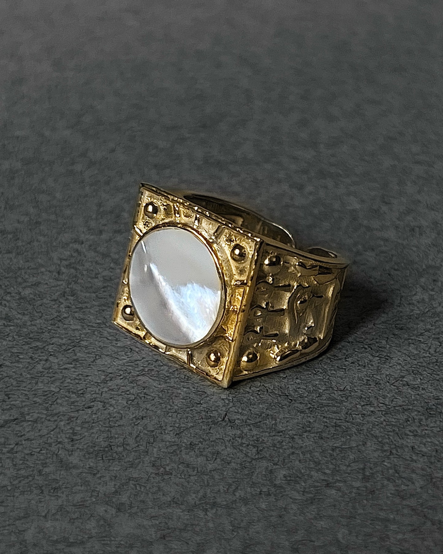 MASTERPIECE MOTHER OF PEARL RING | GOLD VERMEIL