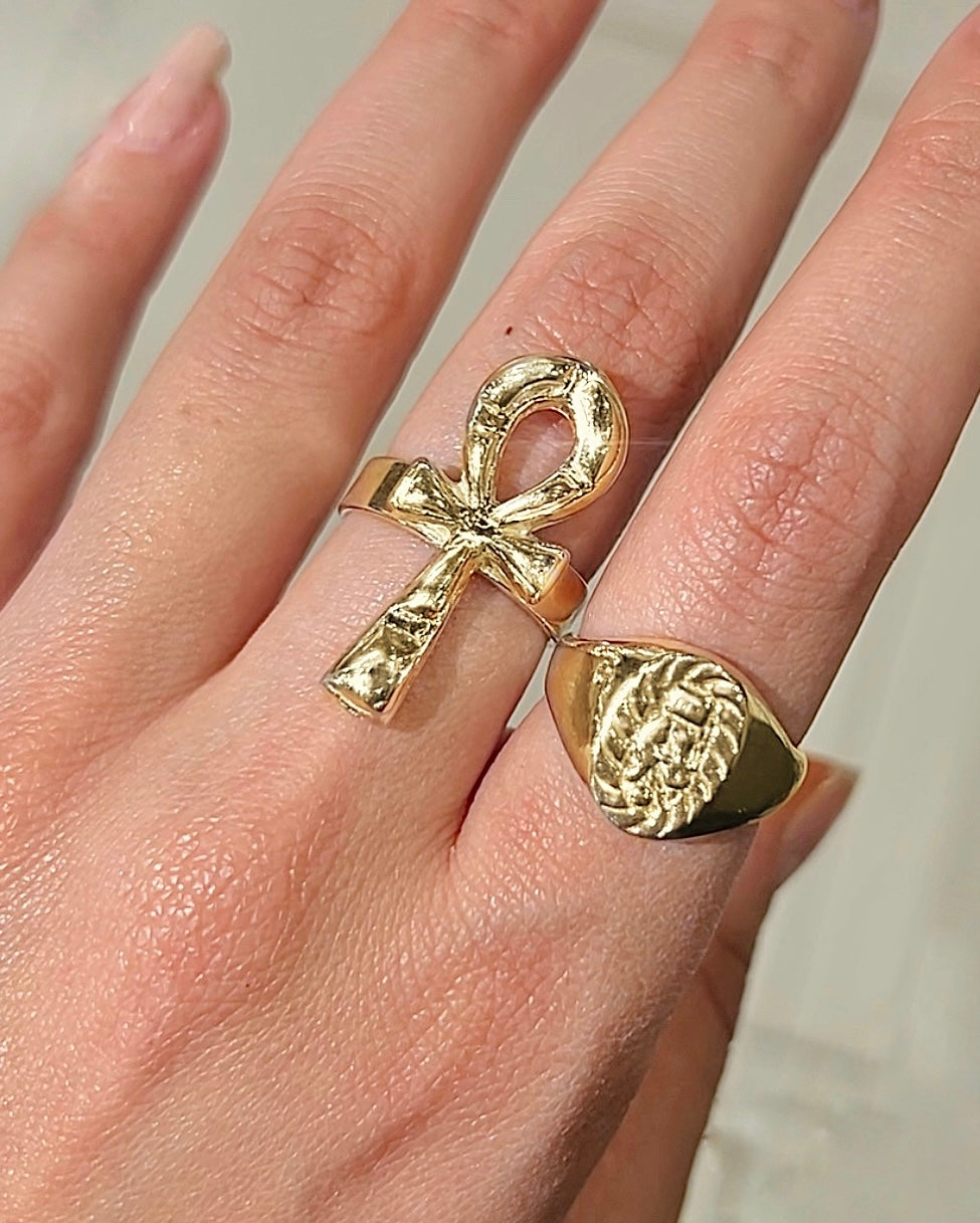 THE ETERNAL ANKH RING | GOLD VERMEIL