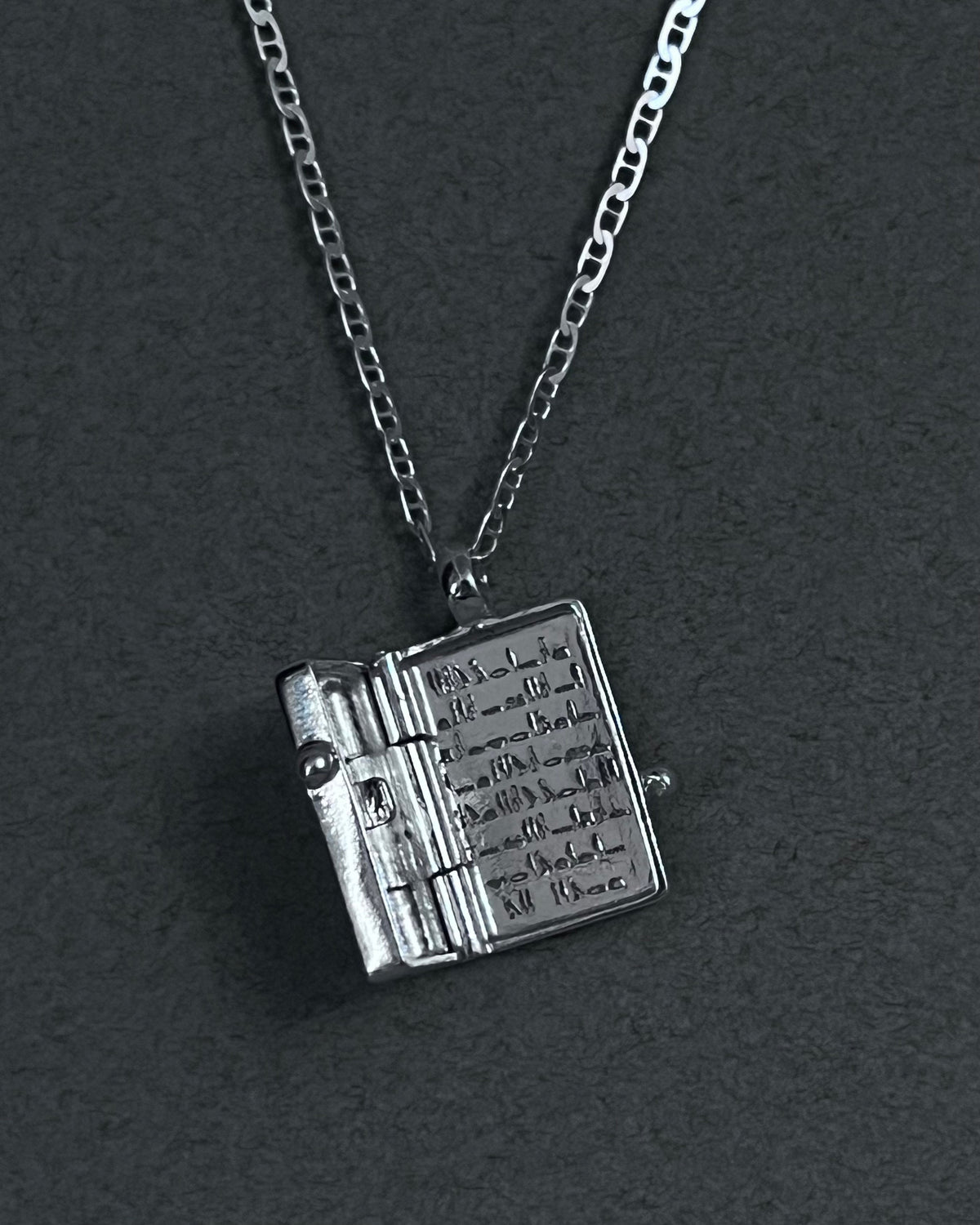 Devotion Locket Necklace | SILVER