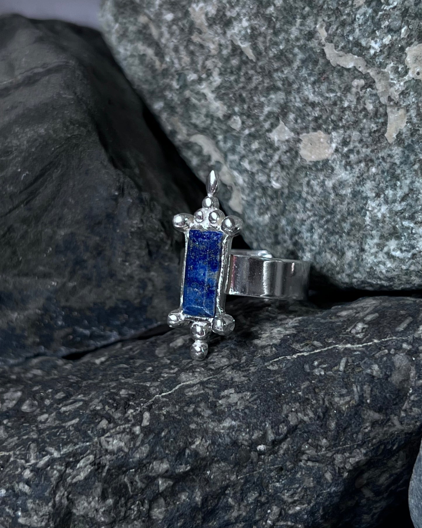 Royal lapis lazuli ring