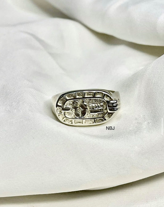 Signet royal ring.